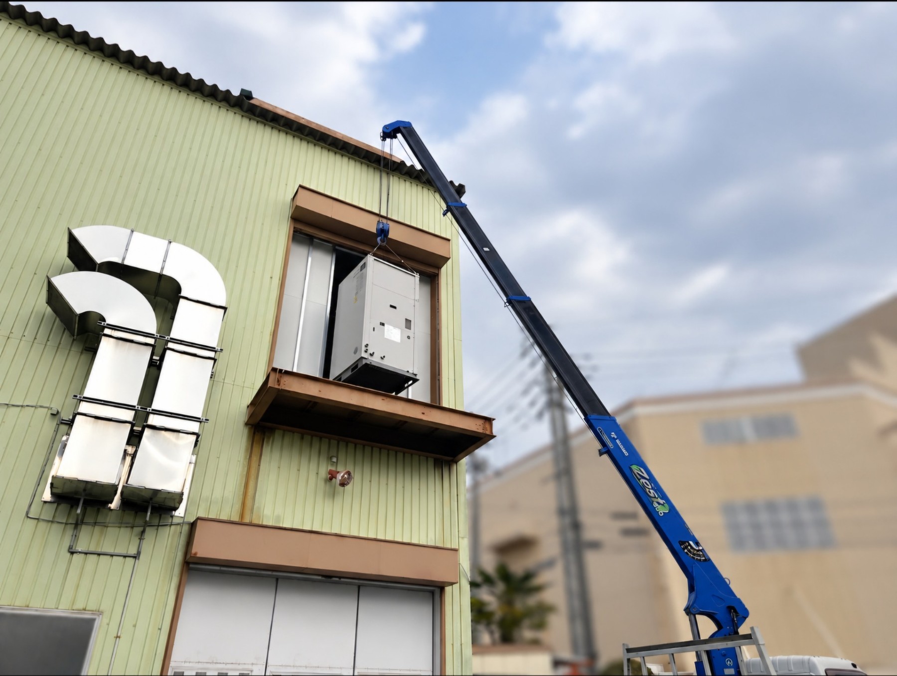 クレーン搬入作業